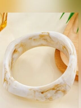 Marbled Resin Bangle Bracelet in White and Gold( Small Wrist)